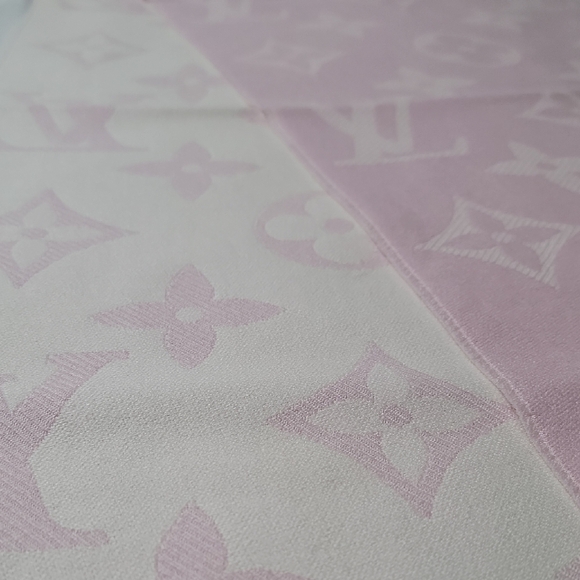 Louis Vuitton Light Pink Monogram Reversible Shawl Scarf - Picture 3 of 4